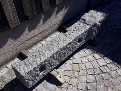 Granitzaunsäule
