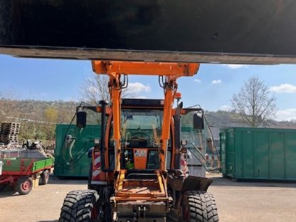 Bild 6:Fendt GTA 380 Turbo mit Frontlader