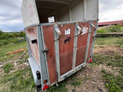 Bild 3:Pferdeanhänger