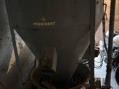 Bild 4:Schrotmühle mit Mischer