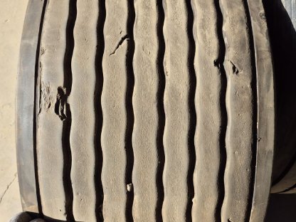 Bild 4:2 x 445/45R19,5 Anhängerreifen