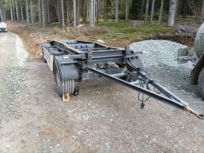 Bild 3:Abrollcontainer Anhänger Fliegl Tieflader