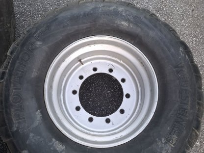 Bild 2:Reifen 560/45R22,5