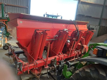 Bild 4:Kartoffellegemaschine Kverneland UN 3000