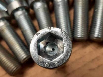 Bild 4:Inbus-Schrauben 16x50