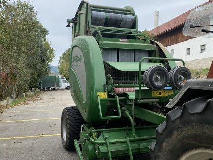 Bild 3:Rundballenpresse McHale V660