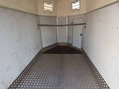 Bild 5:Humbaur Pferdeanhänger HP2000