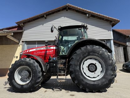 Traktor MF 8690 Dynatv