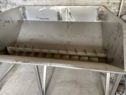 Bild 2:Trauben Übernahmebehälter