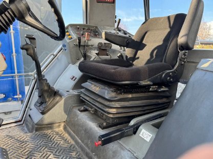 Bild 4:Traktor MF 3065