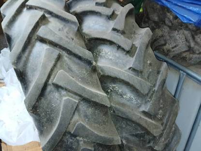 BKT 12.4 r28 Komplett Räder