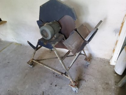 Bild 4:Kreissäge und Betonmischmaschine