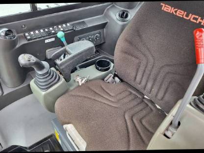 Bild 7:Takeuchi TB290-2 mit Zentralschmierung