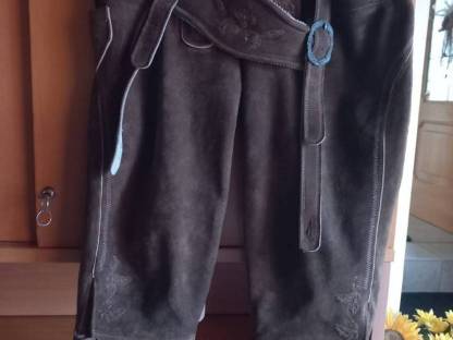 Lederhose, Trachtenhemd, Stutzen, Trachtenschuhe