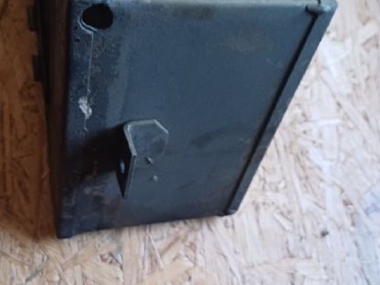 Bild 3:Werkzeugfach Steyr T80, T84