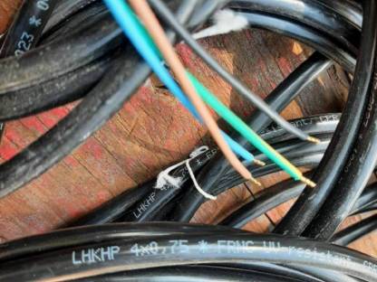 Bild 4:9 flexible Kabel, 4 x 0,75, ca. 2,8 m lang