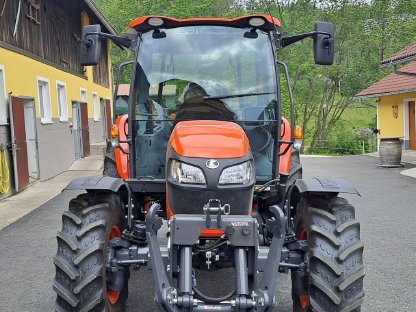 Bild 2:Traktor Kubota M4-063