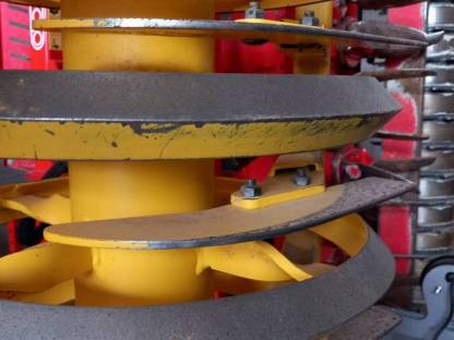 Bild 3:Grubber Pöttinger Synkro 4030