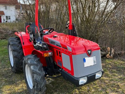 Bild 2:Carraro Tiger Country 4400 mit Frontlader