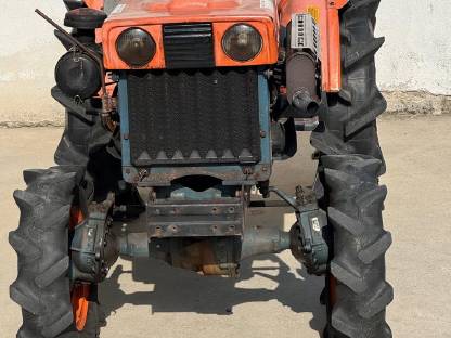 Traktor Kubota B7000