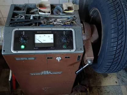 Bild 6:Montier- und Wuchtmaschine Corghi