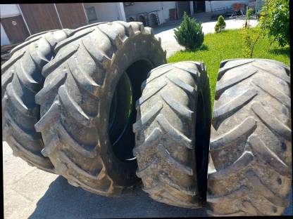 Bild 2:540/65 R38 und 440/65 R28 Michelin Reifen