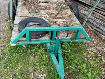 Bild 3:Holzanhänger