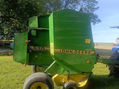 Rundballenpresse John Deere 570