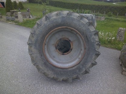 Bild 3:Kompletträder mit Forstfelgen