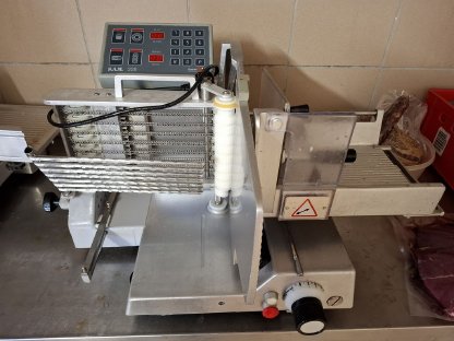 Aufschnittmaschine Halbautomatiko