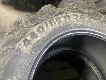 Bild 6:Michelin Multibib 440/65R28 540/65R38 mit Felge zu Steyr