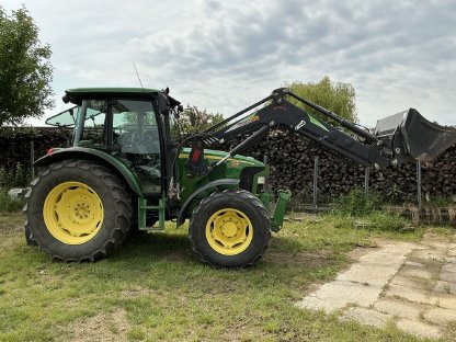 John Deere 5820
