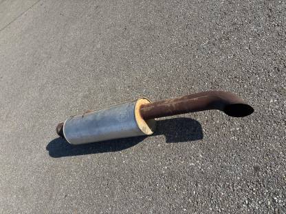 Bild 7:Auspuffendschalldämpfer Claas Xerion 3300