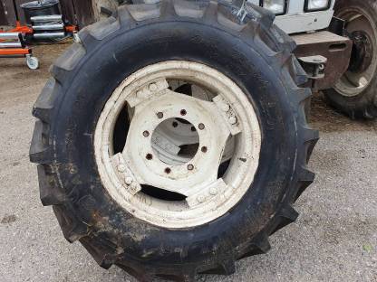 Bild 2:Traktorreifen