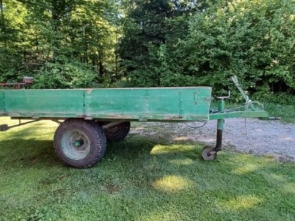 Bild 3:Massey Ferguson MF 135 Super mit Anhänger