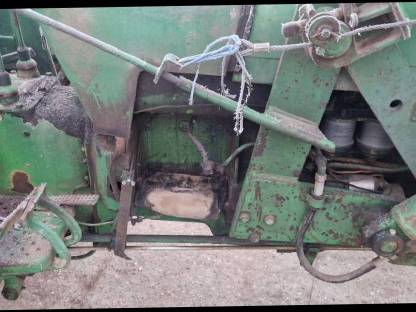 Bild 8:Traktor John Deere 710S Frontlader