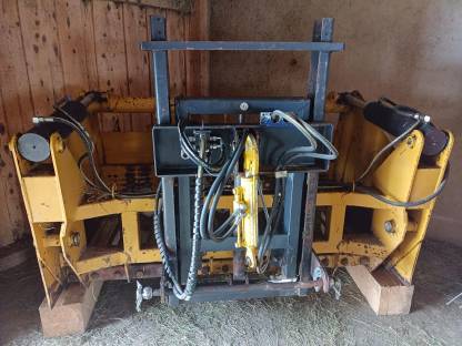 Bild 2:Siloblockschneider Mammut BO 195