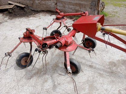 Bild 3:Kreisel Deutz-Fahr KH4 Zetter Heuwender