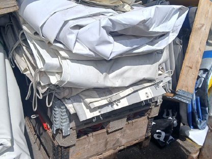 Bild 5:Gebrauchte Zeltplanen - sehr gut als Abdeckplanen geeignet