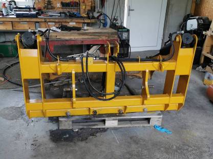 Bild 6:Mammut Siloballenzange