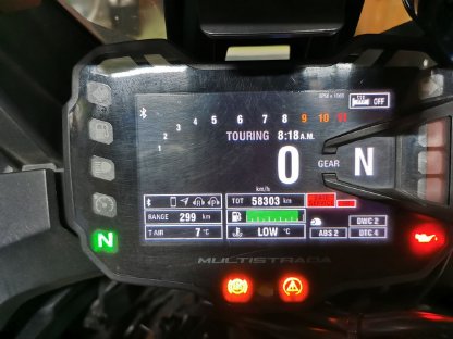 Bild 7:Fuhrpark muss leider wegen Platzmangel verkleinert werden. Ducati Multistrada 1200 S DVT Pikes Peak