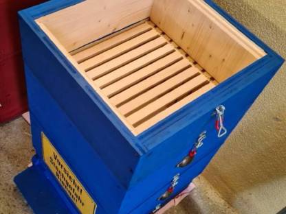 Bild 3:Imker Komplettset inkl. 2 Bienenvölker
