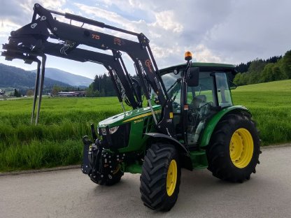 Bild 9:John Deere 5058e mit Hauer Frontlader