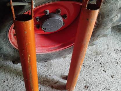 Bild 2:Siloballenrohre für Hauer Palettengabel