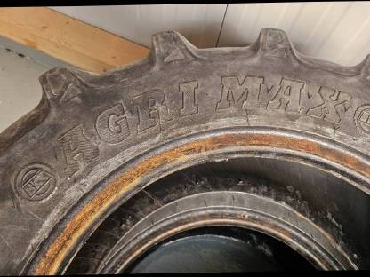 Bild 4:Traktor Vorderreifen 300/70/R20 9.5-20