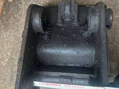 Bild 2:Schnellwechsler 7,5 t mechanisch Verachtert CW10 mit 50 mm Bolzen