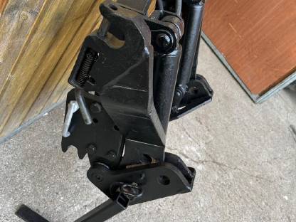 Bild 4:Hydrac Fronthydraulik und Frontzapfwelle