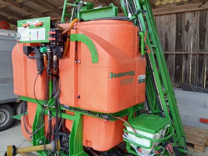 Bild 4:Jessernigg 1.200 l/15 m Pflanzenschutzspritze