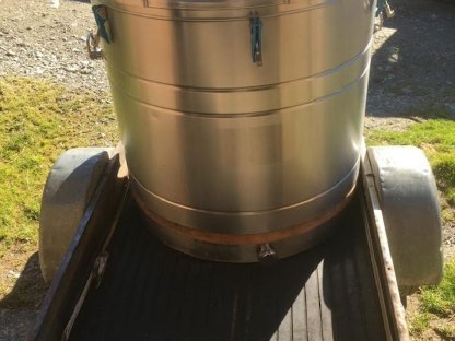 Milchtank, Milchkühlung und Anhänger Labu Cool