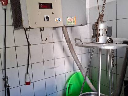 Milchkühlung und Vakuumpumpe